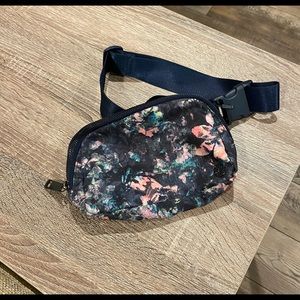 Lululemon Everywhere Belt Bag
